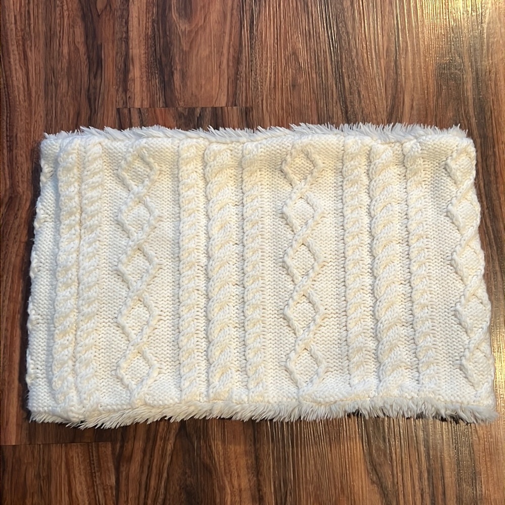 She Infinity Reversible Scarf - Picture 3 of 12